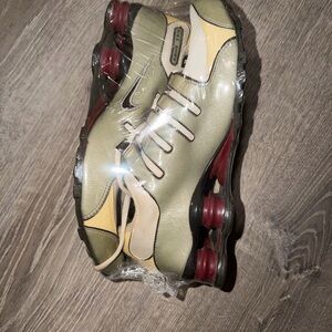 Men's Stylish Sneakers - Olive and Red